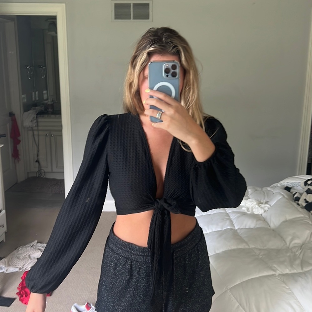 Textured tie top